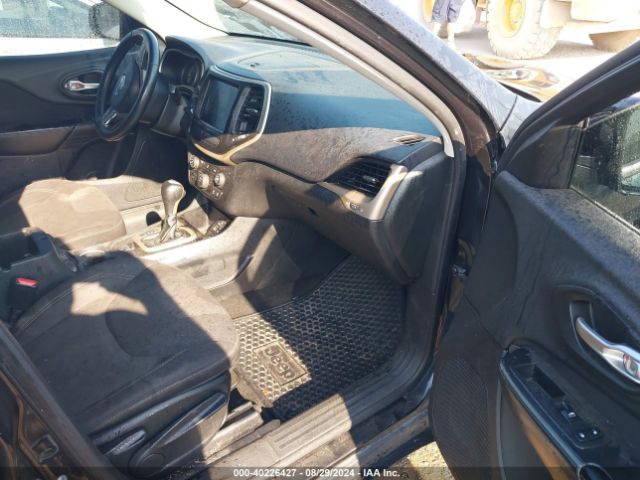 1C4PJLCB3FW706802 Jeep Cherokee Latitude