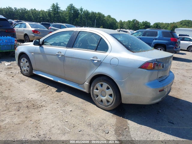 2011 MITSUBISHI LANCER JA32U2FU5BU043424 Photo 2