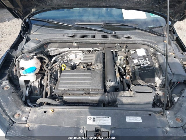3VWB67AJ5JM244018 Volkswagen Jetta 1.4t Se/1.4t Wolfsburg Edition
