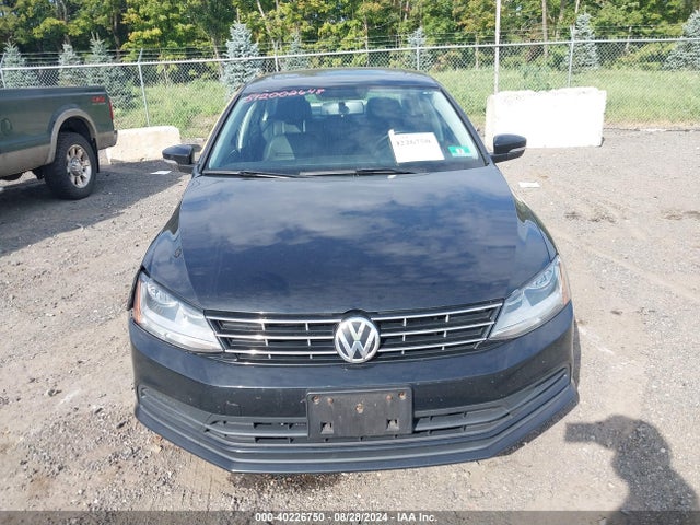 3VWB67AJ5JM244018 Volkswagen Jetta 1.4t Se/1.4t Wolfsburg Edition