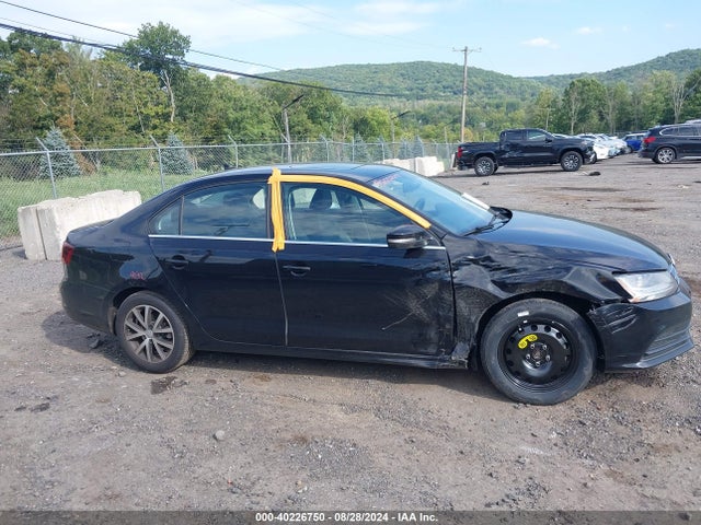3VWB67AJ5JM244018 Volkswagen Jetta 1.4t Se/1.4t Wolfsburg Edition