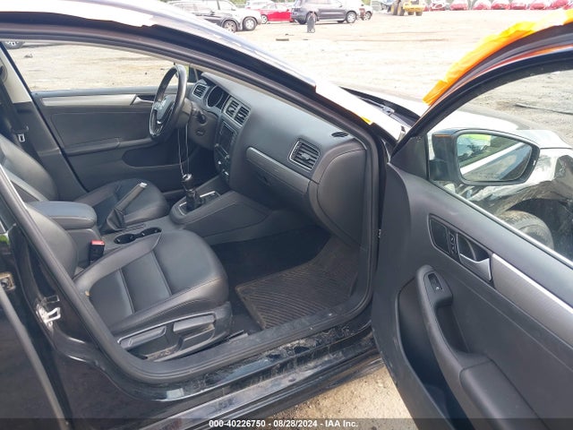 3VWB67AJ5JM244018 Volkswagen Jetta 1.4t Se/1.4t Wolfsburg Edition