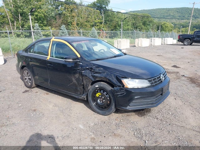 3VWB67AJ5JM244018 Volkswagen Jetta 1.4t Se/1.4t Wolfsburg Edition