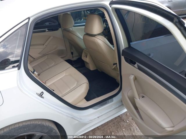 1VWDT7A31HC004513 Volkswagen Passat 1.8t R-line