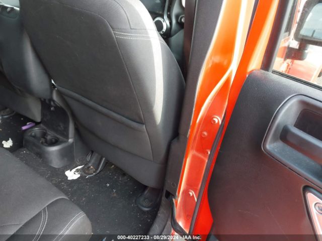 1C4BJWEG9FL708155 Jeep Wrangler Unlimited Sahara