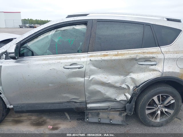 Toyota Rav4 Xle 2018 2T3WFREV6JW509427 Image 14