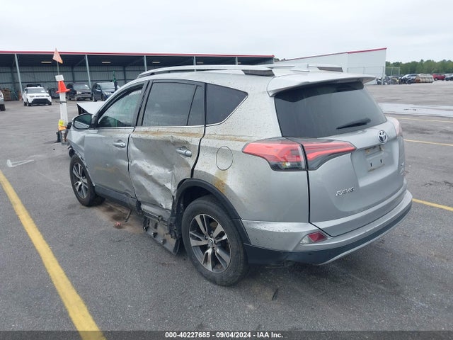 Toyota Rav4 Xle 2018 2T3WFREV6JW509427 Image 3