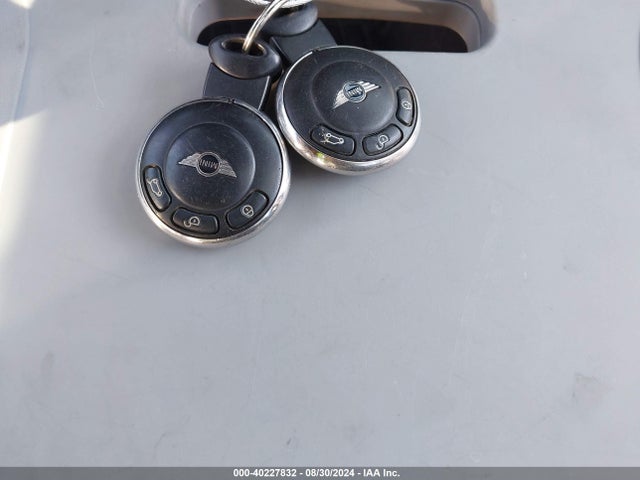 2007 MINI COOPER S WMWMF73577TT81772 Photo 10