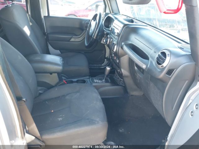 1C4BJWDG9GL107153 Jeep Wrangler Unlimited Sport