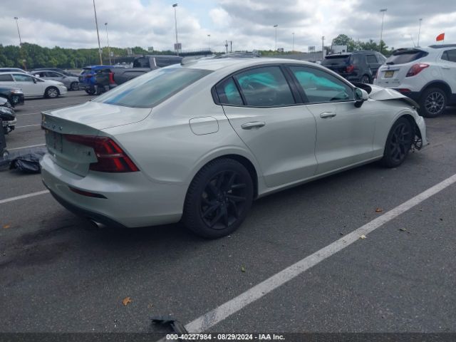 7JRA22TK1KG012919 Volvo S60 T6 Momentum