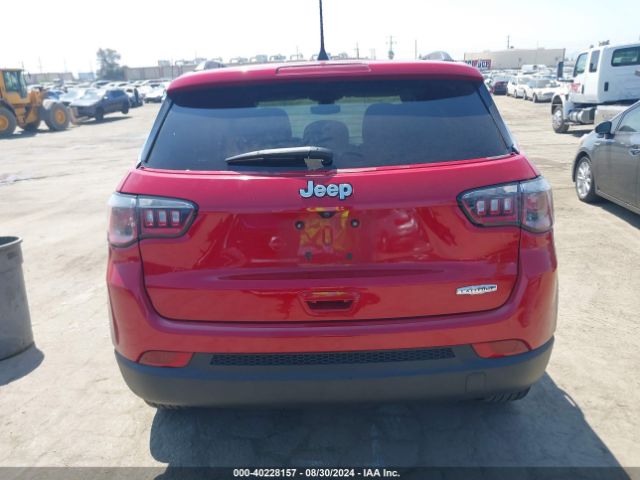 3C4NJCBB4JT468689 Jeep Compass Latitude Fwd
