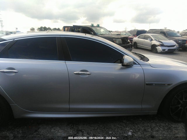 Jaguar XJ 2015 SAJWA1CZ1F8V90843 Image 13