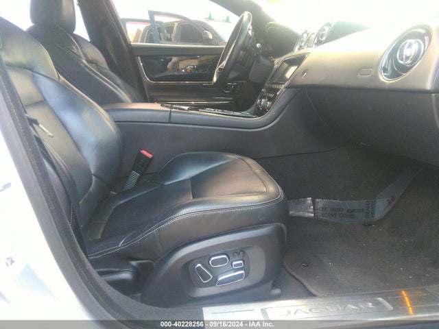 2015 JAGUAR XJ SAJWA1CZ1F8V90843 Photo 4