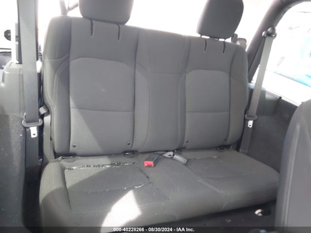 1C4GJXAN2KW524104 Jeep Wrangler Sport S 4x4