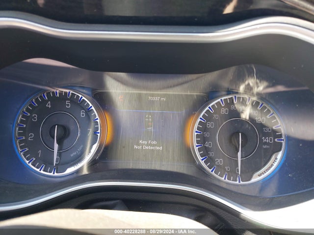 Chrysler 200 C 2015 1C3CCCCG3FN609534 Image 7