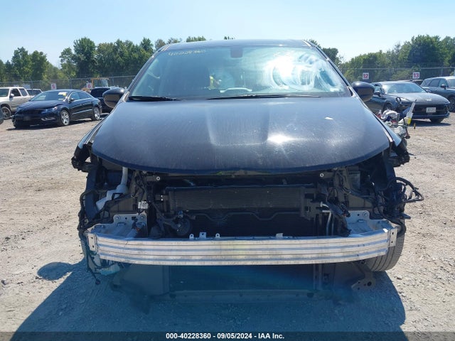 2C4RC1CG5NR219028 Chrysler Voyager Lx