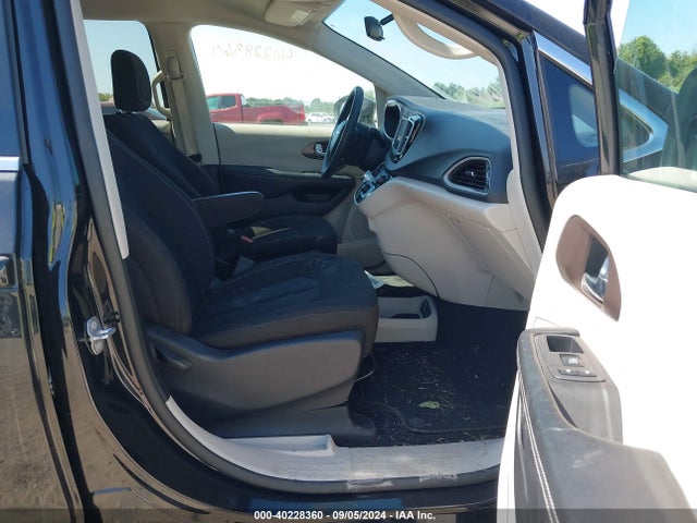 2C4RC1CG5NR219028 Chrysler Voyager Lx