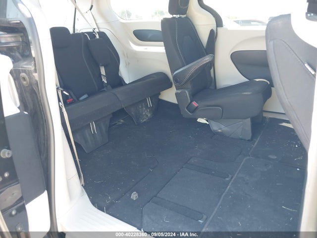 2C4RC1CG5NR219028 Chrysler Voyager Lx