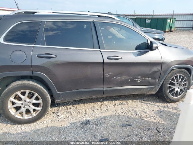 1C4PJLCB0HD232919 Jeep Cherokee Latitude Fwd