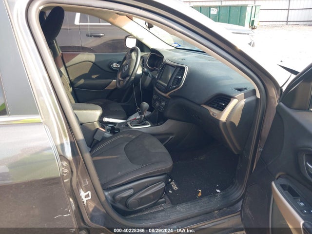 1C4PJLCB0HD232919 Jeep Cherokee Latitude Fwd