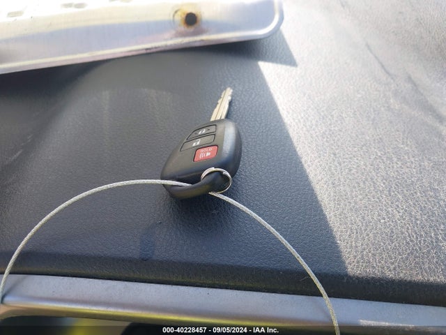 Toyota RAV4 LE 2016 JTMZFREV0GJ079527 Image 11