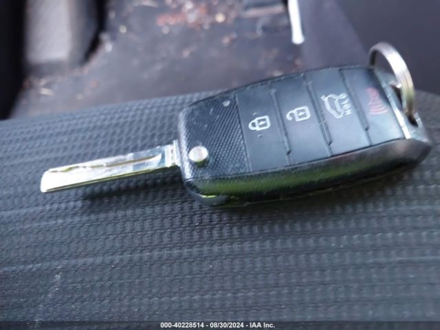5XYKTCA66EG441704 KIA SORENTO LX