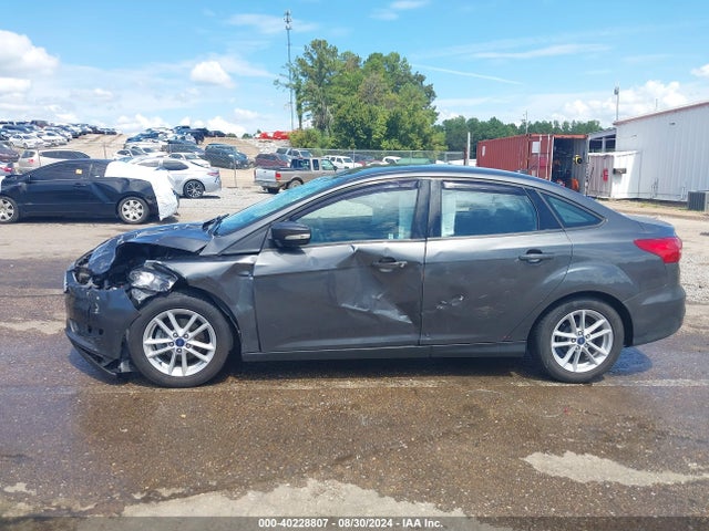 Ford FOCUS SE 2017 1FADP3F23HL295439 Image 14
