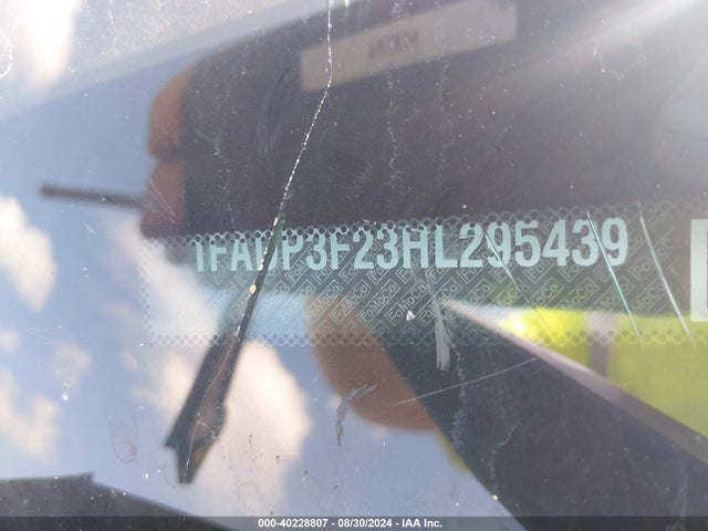 Ford FOCUS SE 2017 1FADP3F23HL295439 Image 9