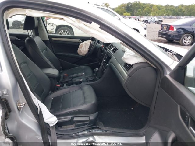 1VWAT7A3XFC115027 Volkswagen Passat 1.8t Limited Edition