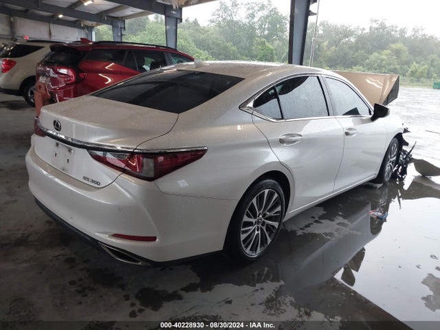 Lexus ES 350 2019 58ABZ1B15KU021923 Image 4