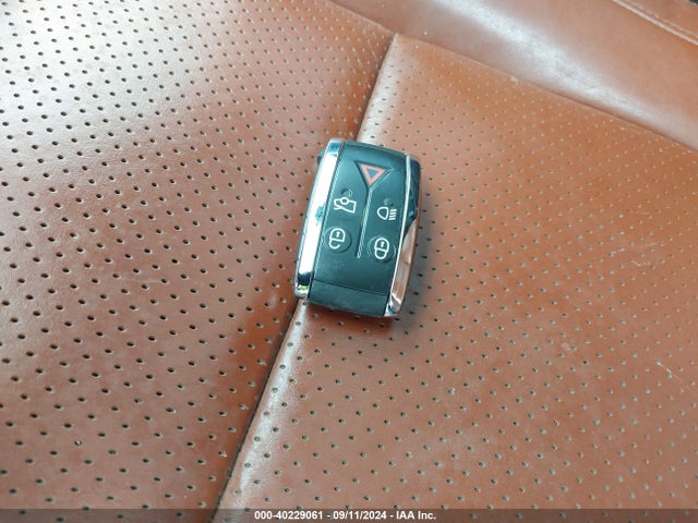 2011 JAGUAR XF SAJWA0GB0BLR89385 Photo 10