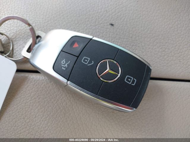 WDDWJ8DB8KF801640 Mercedes-Benz C 300