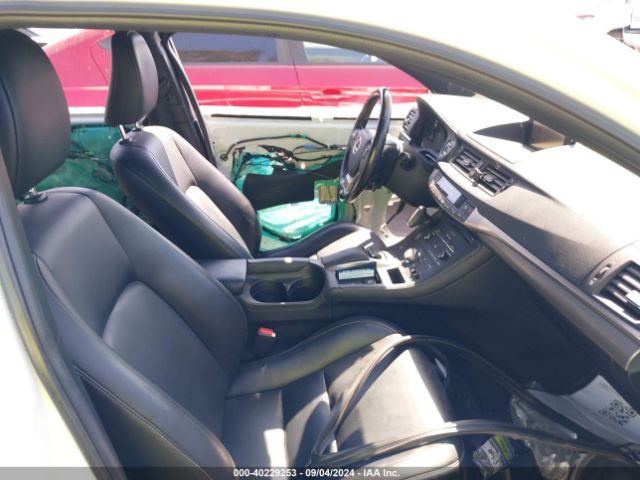 JTHKD5BH5G2257696 Lexus CT 200H