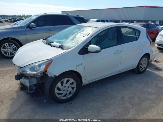 JTDKDTB33F1586170 Toyota Prius C One