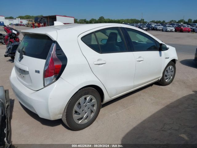 JTDKDTB33F1586170 Toyota Prius C One