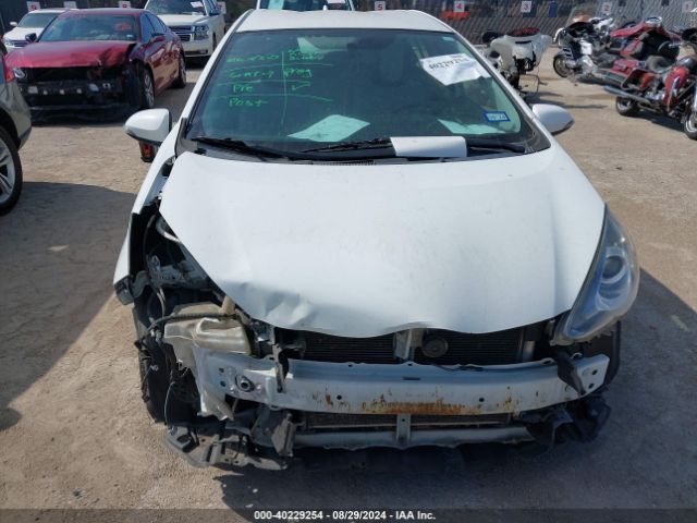 JTDKDTB33F1586170 Toyota Prius C One