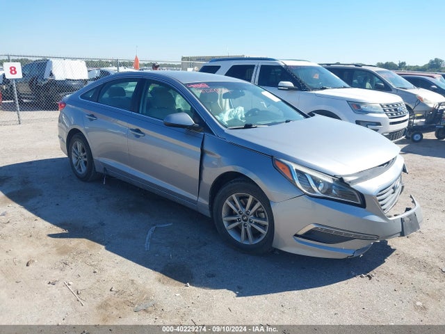 Hyundai SONATA SE 2015 5NPE24AF1FH180904 Image 1