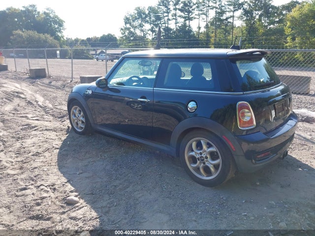 2011 MINI COOPER S WMWSV3C5XBTY10835 Photo 2