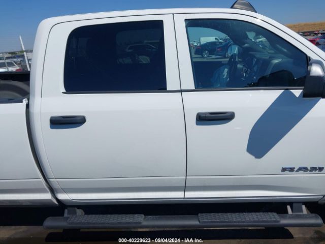 3C6UR5HL0NG327432 RAM 2500 Tradesman  4x4 8' Box