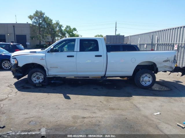 3C6UR5HL0NG327432 RAM 2500 Tradesman  4x4 8' Box