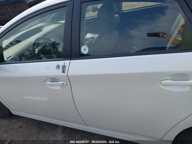 Toyota Prius Two 2015 JTDKN3DU2F0396160 Image 14