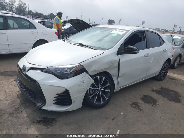 Toyota COROLLA SE 2018 5YFBURHE0JP780123 Image 2