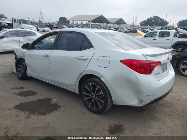 Toyota COROLLA SE 2018 5YFBURHE0JP780123 Image 3