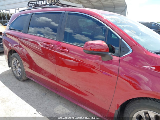 Toyota SIENNA LE 2023 5TDKRKEC0PS143695 Image 13