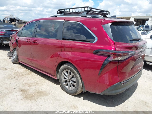 Toyota SIENNA LE 2023 5TDKRKEC0PS143695 Image 3