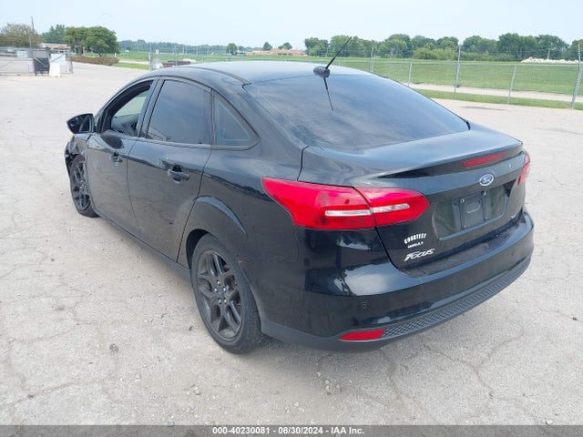 Ford FOCUS SE 2016 1FADP3F24GL330262 Image 3