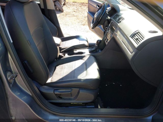 1VWAT7A3XEC050758 Volkswagen Passat 1.8t Wolfsburg Edition