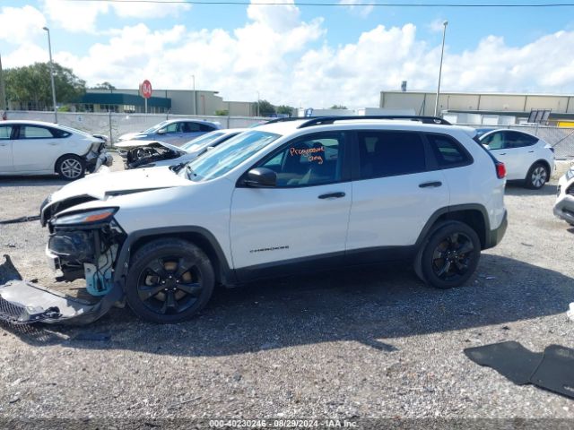 1C4PJLAS3HW607435 Jeep Cherokee Altitude Fwd