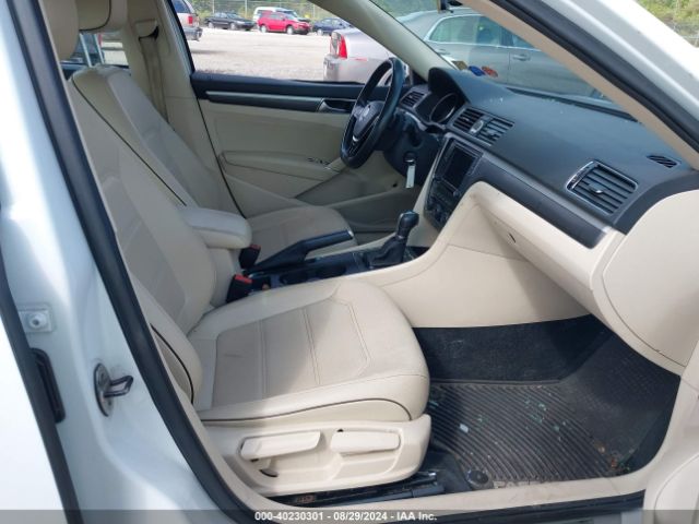 1VWDT7A39HC000922 Volkswagen Passat 1.8t R-line