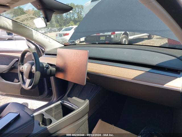 2023 TESLA MODEL Y 7SAYGDEE1PF892686 Photo 4